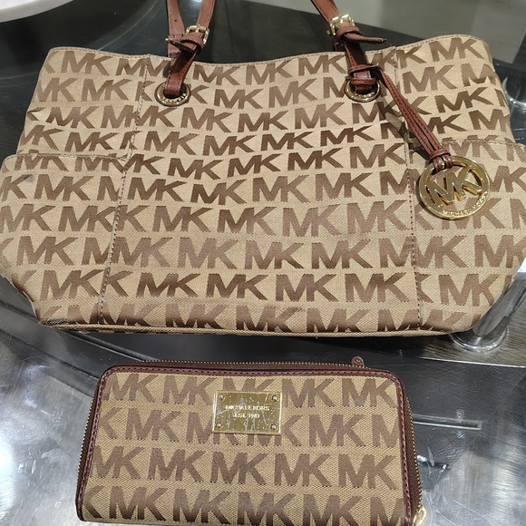 EUC - Michael Kors Brown Tote Bag and Wallet Set - Picture 1 of 13